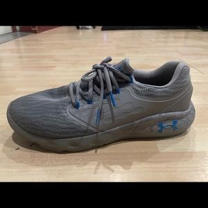 Men’s Underarmour sneakers